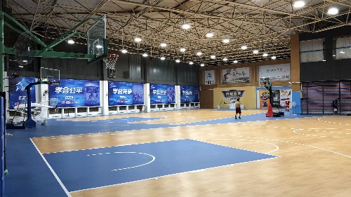 "专为运动而打造：凤城橡塑PVC运动地板为你保驾护航"